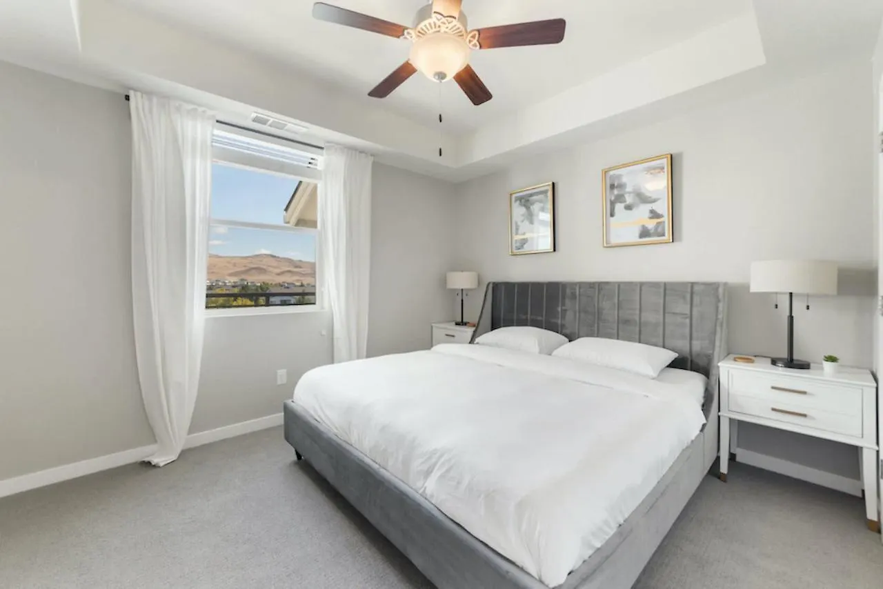 Apartment Designer Apt With Jacuzzi, Pool & Mountain Views Sparks