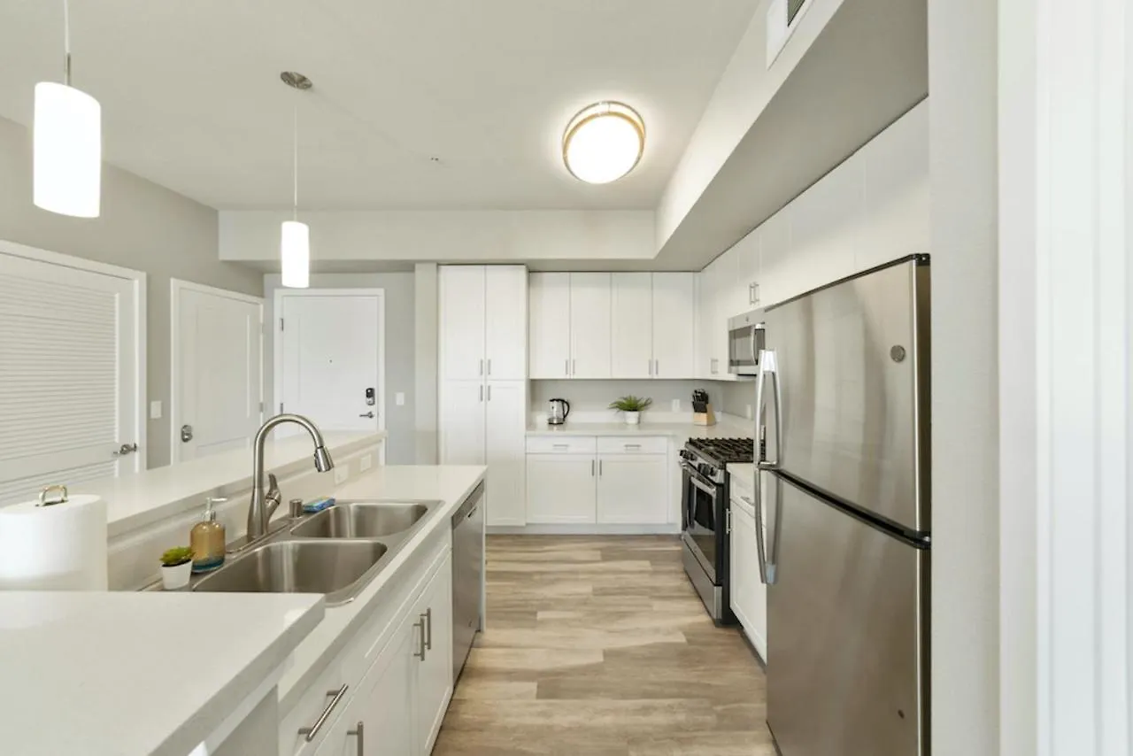 Apartment Designer Apt With Jacuzzi, Pool & Mountain Views Sparks