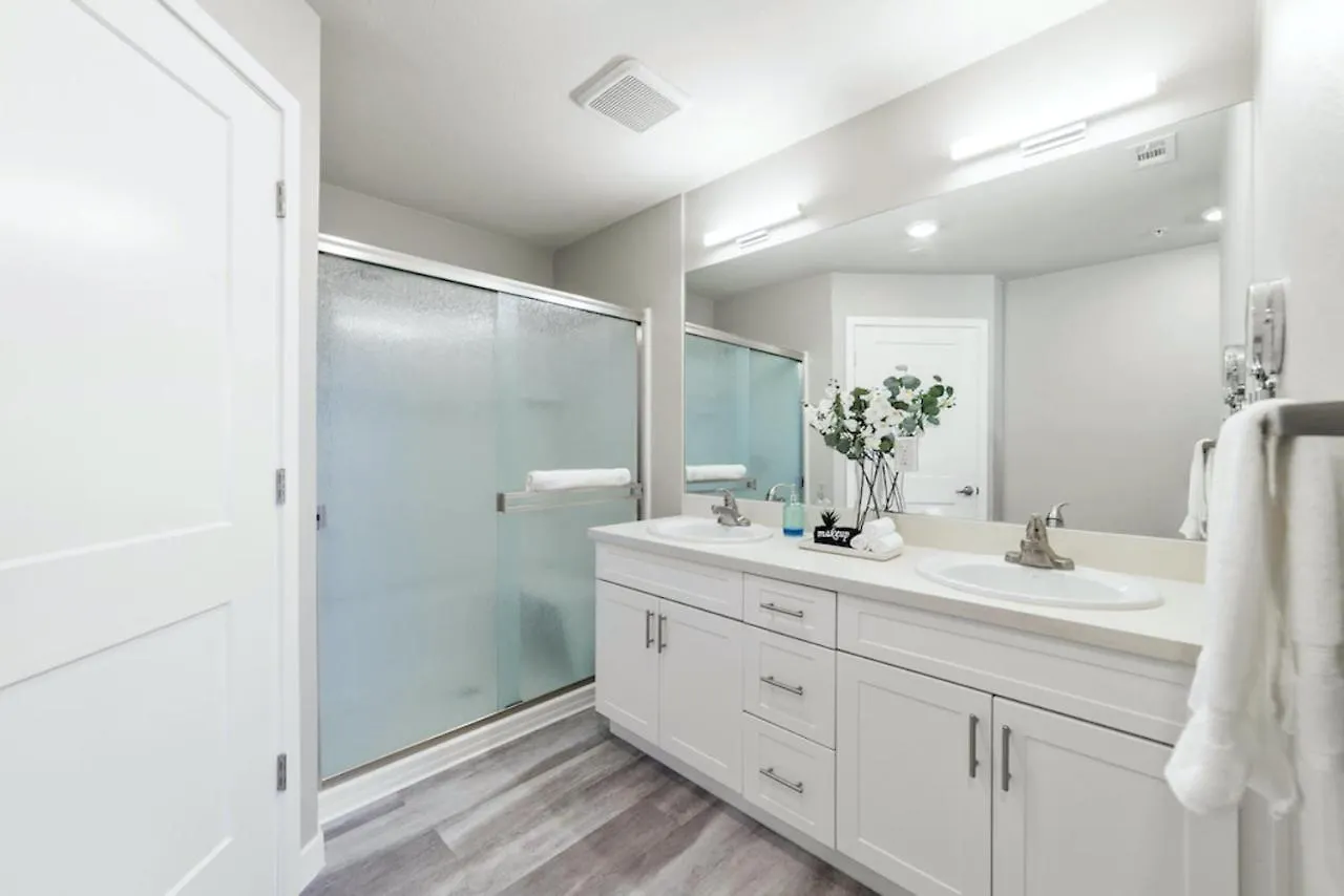 Designer Apt With Jacuzzi, Pool & Mountain Views Sparks